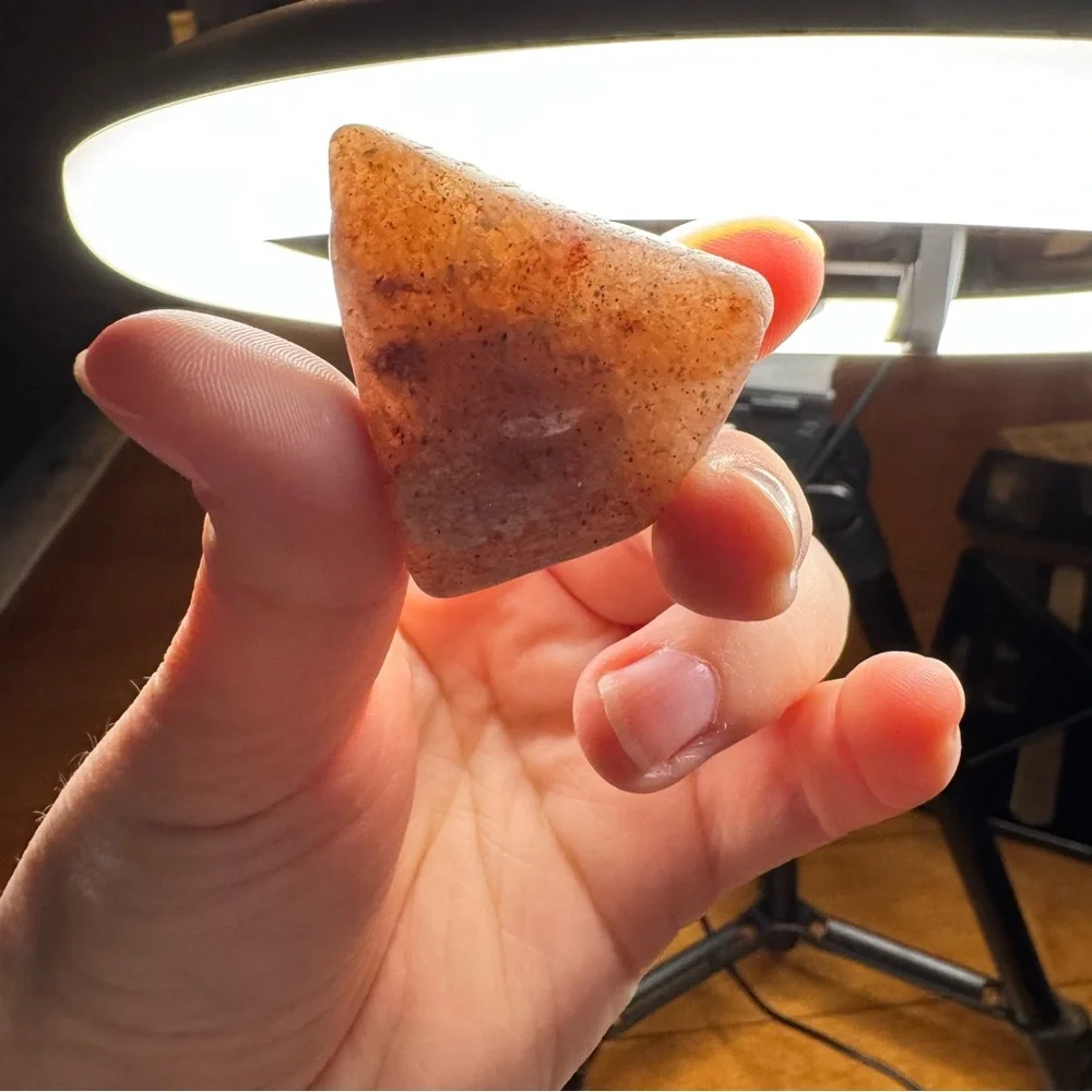 Triangular Natural Stone of Raspberry Quartz - Picture 4 of 5